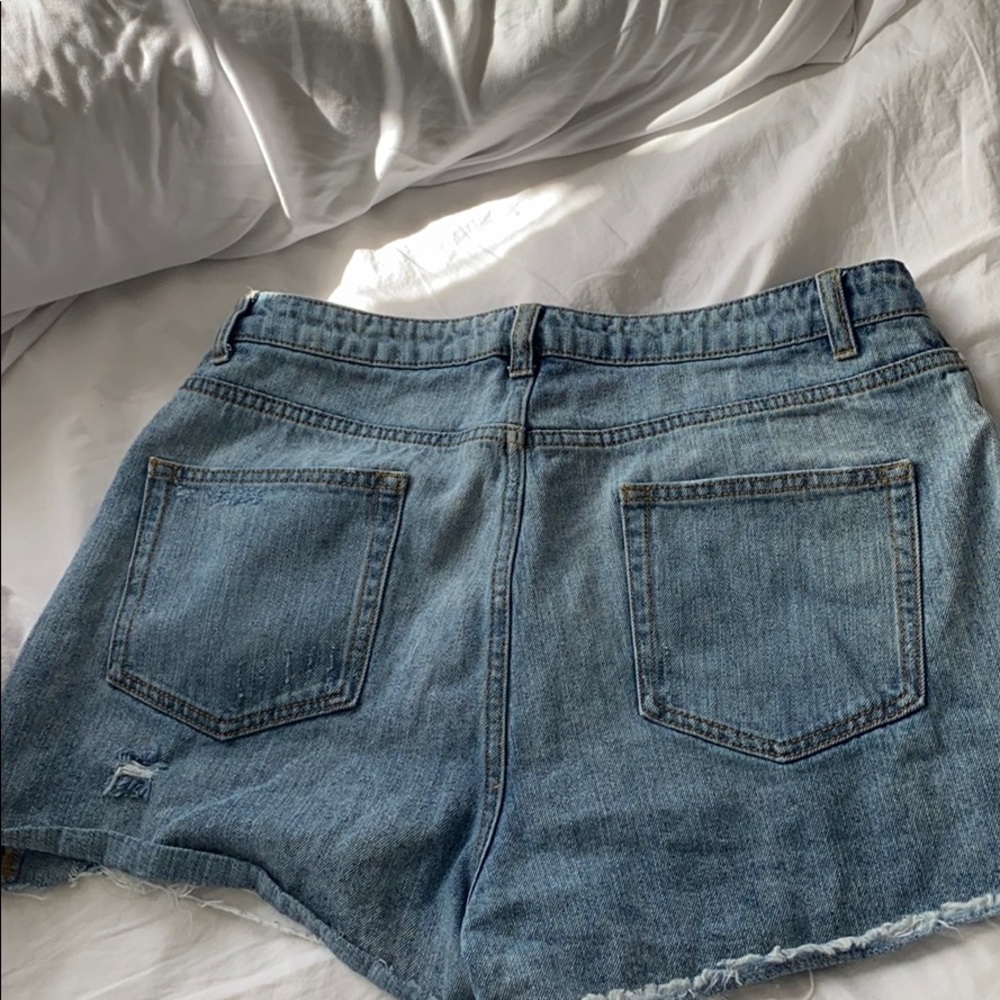 Shorts - Picture 3 of 3